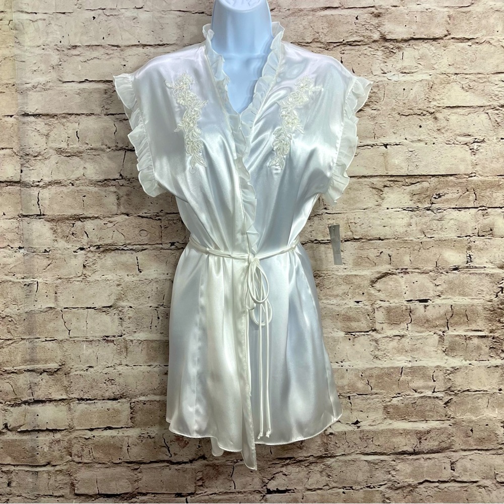 Linea Donetella White Satin Short Robe Sz Small/Medium